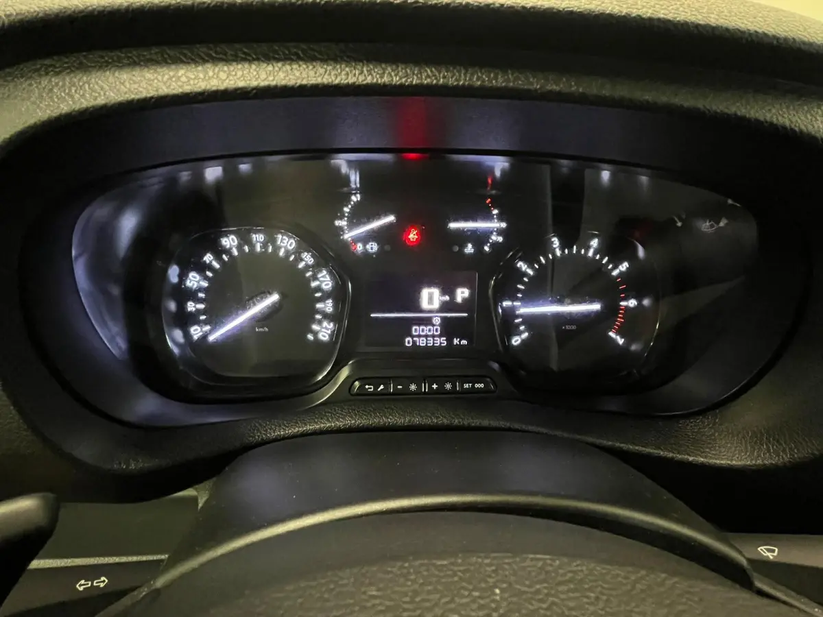 2.0 BlueHDI 145 Standard Premium Airco Navi Cruise Control Sidebars PDC VA + Camera DAB+