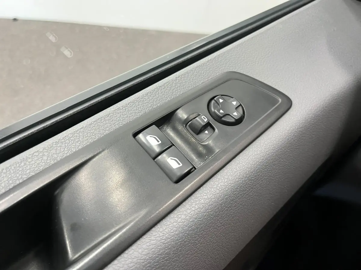 2.0 BlueHDI 145 Standard Premium Airco Navi Cruise Control Sidebars PDC VA + Camera DAB+