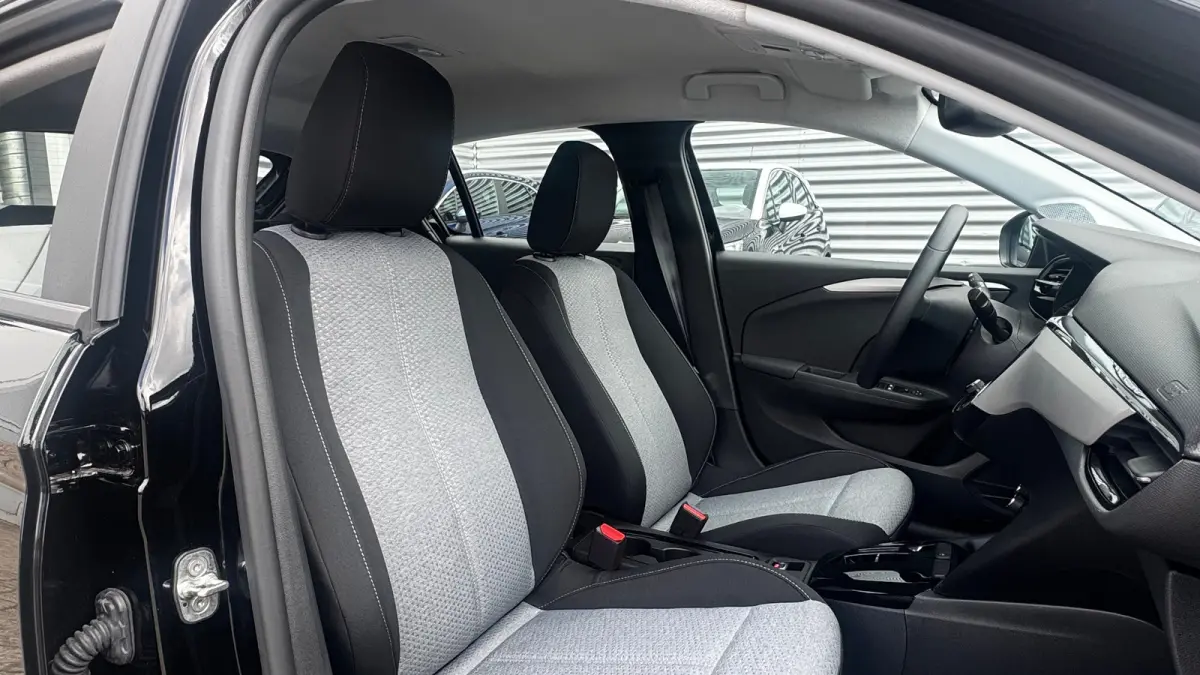 Edition - Electric | Dode hoek waarschuwing | Draadloze Apple Carplay en Android Auto | Elektronische klimaatregeling (ECC)