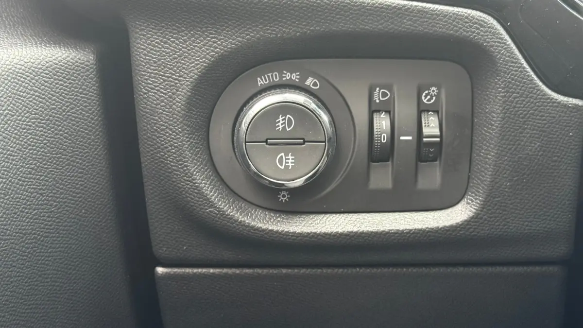 Edition - Electric | Dode hoek waarschuwing | Draadloze Apple Carplay en Android Auto | Elektronische klimaatregeling (ECC)