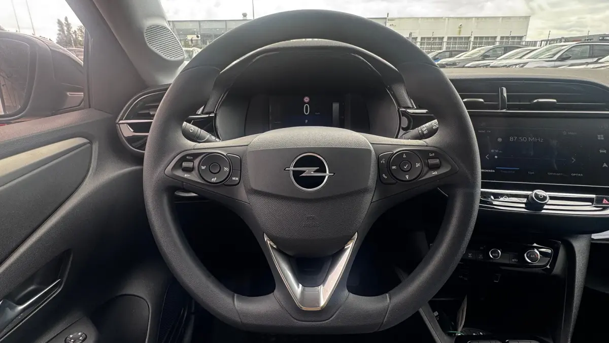 Edition - Electric | Dode hoek waarschuwing | Draadloze Apple Carplay en Android Auto | Elektronische klimaatregeling (ECC)