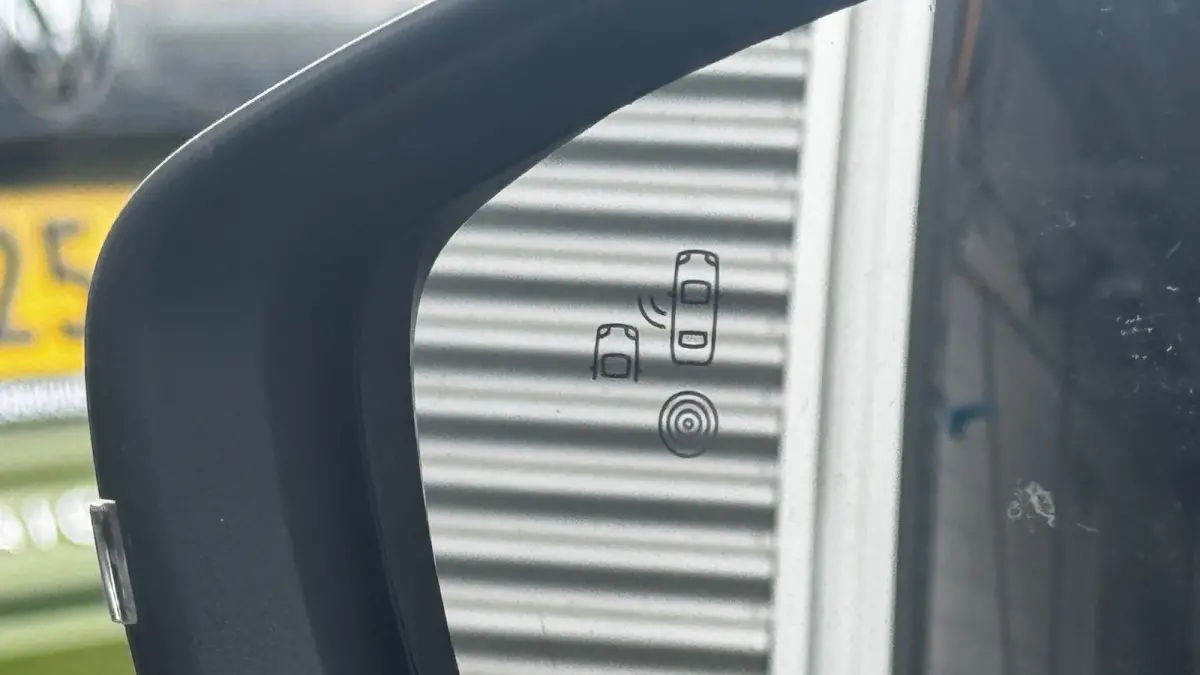 Edition - Electric | Dode hoek waarschuwing | Draadloze Apple Carplay en Android Auto | Elektronische klimaatregeling (ECC)
