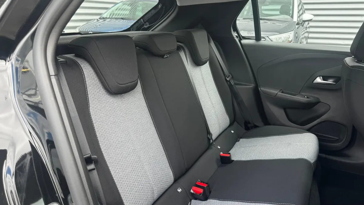 Edition - Electric | Dode hoek waarschuwing | Draadloze Apple Carplay en Android Auto | Elektronische klimaatregeling (ECC)