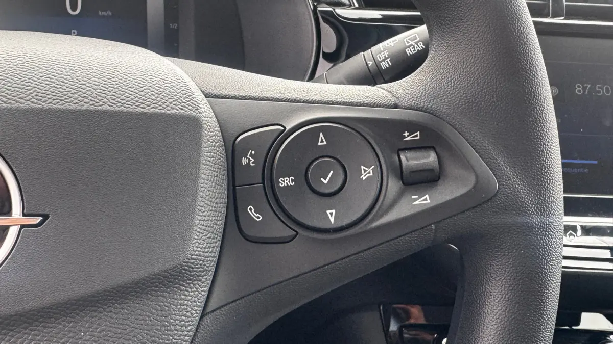 Edition - Electric | Dode hoek waarschuwing | Draadloze Apple Carplay en Android Auto | Elektronische klimaatregeling (ECC)