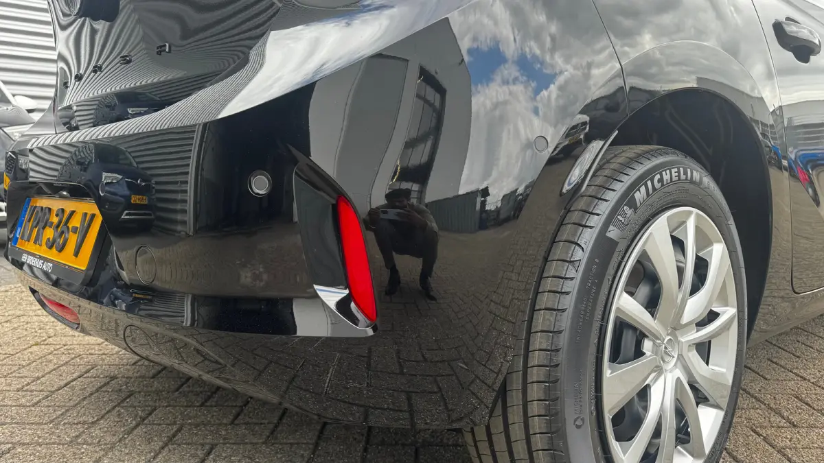 Edition - Electric | Dode hoek waarschuwing | Draadloze Apple Carplay en Android Auto | Elektronische klimaatregeling (ECC)