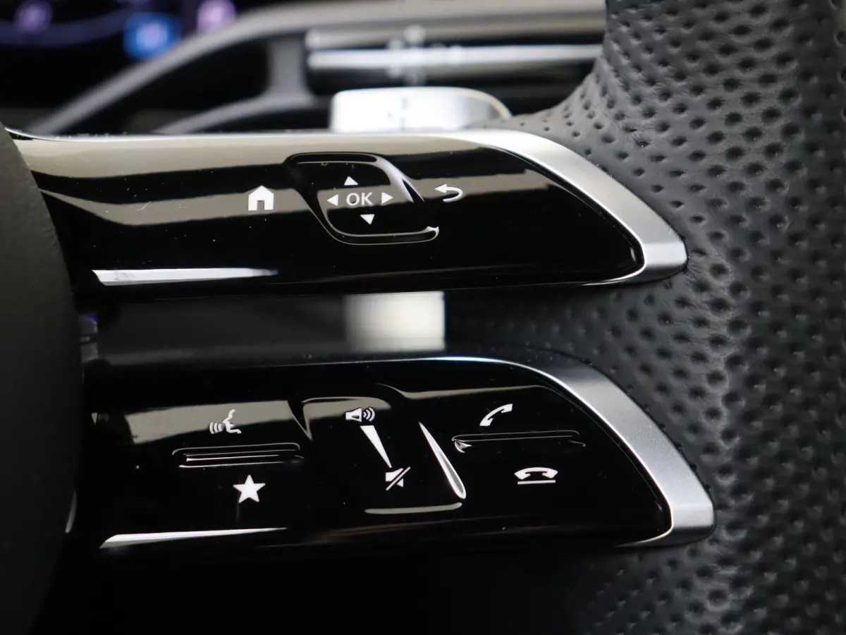 400e 4MATIC AMG Line / Premium Plus/ 43 AMG Uitgevoerd/ AIRMATIC/ Achterasbesturing/ Burmester/ Winter Pack/ Rijassistentiepakket/ El. Trekhaak/ Zéér compleet!