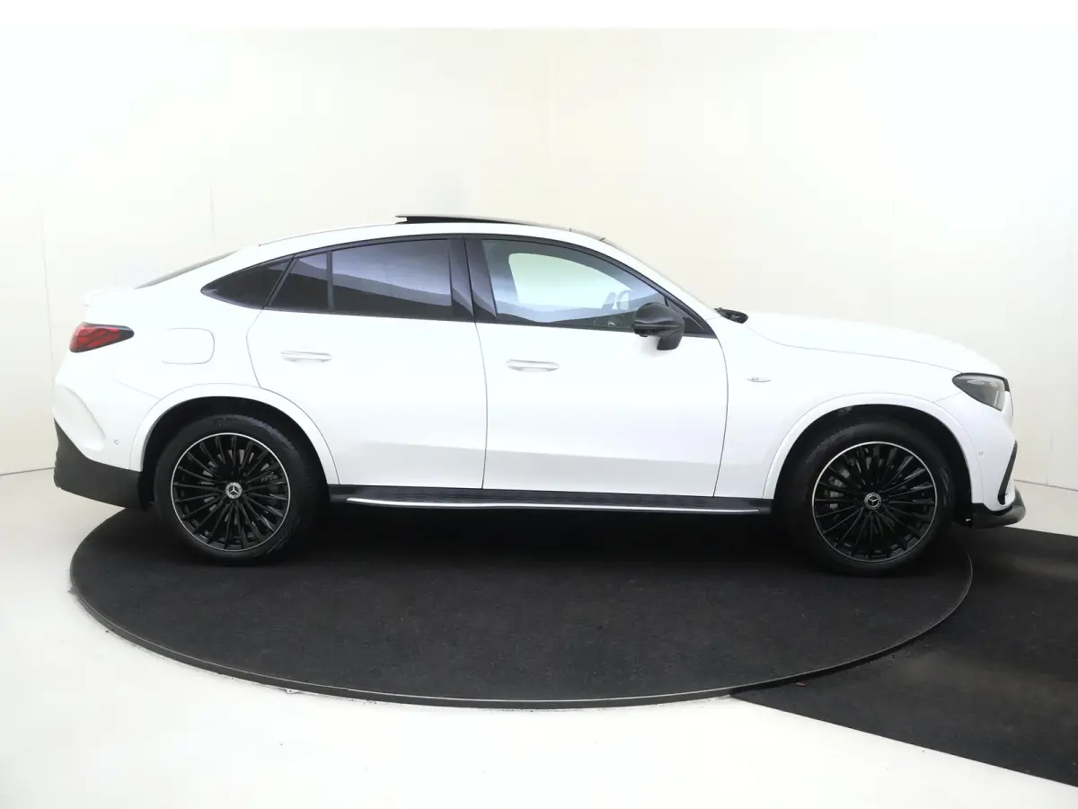 400e 4MATIC AMG Line / Premium Plus/ 43 AMG Uitgevoerd/ AIRMATIC/ Achterasbesturing/ Burmester/ Winter Pack/ Rijassistentiepakket/ El. Trekhaak/ Zéér compleet!
