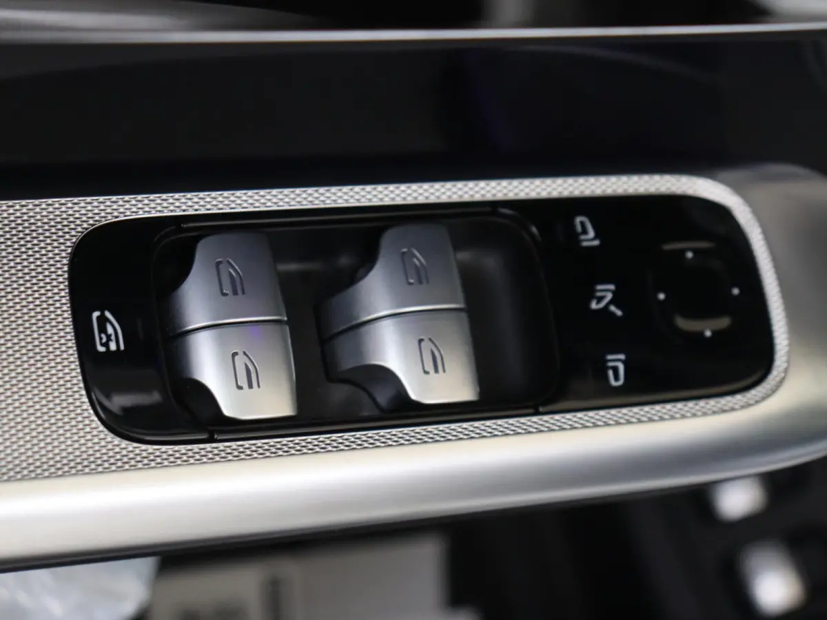 400e 4MATIC AMG Line / Premium Plus/ 43 AMG Uitgevoerd/ AIRMATIC/ Achterasbesturing/ Burmester/ Winter Pack/ Rijassistentiepakket/ El. Trekhaak/ Zéér compleet!