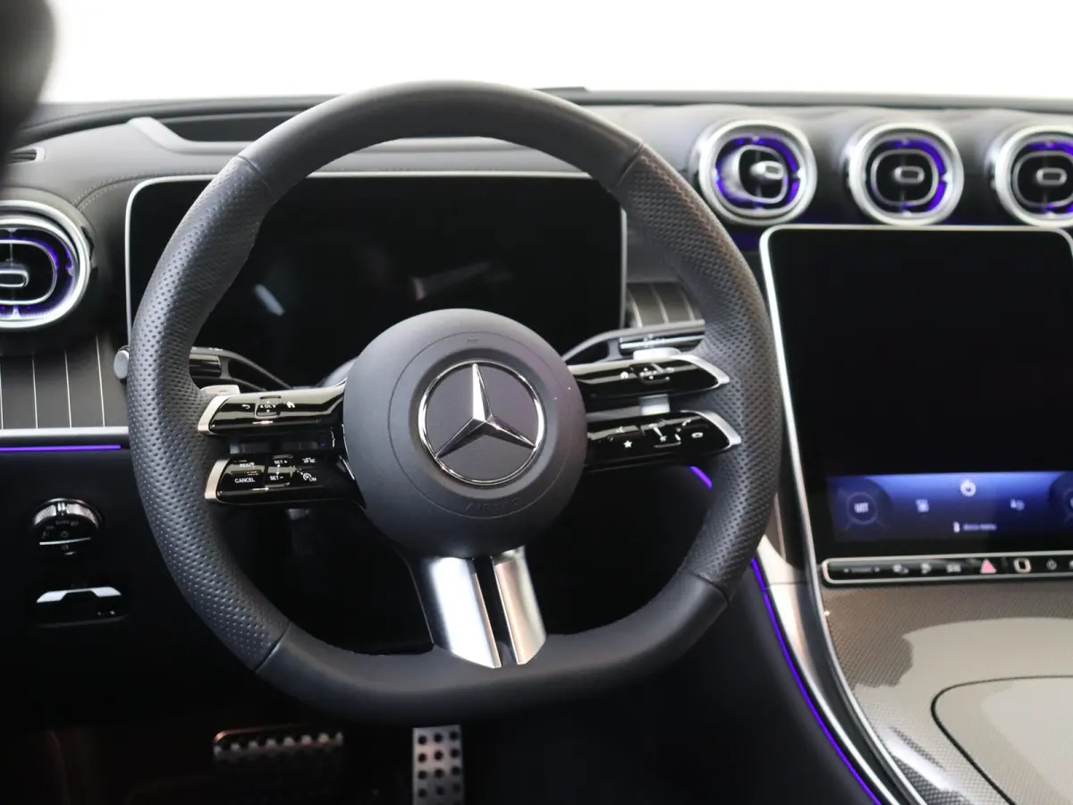 400e 4MATIC AMG Line / Premium Plus/ 43 AMG Uitgevoerd/ AIRMATIC/ Achterasbesturing/ Burmester/ Winter Pack/ Rijassistentiepakket/ El. Trekhaak/ Zéér compleet!
