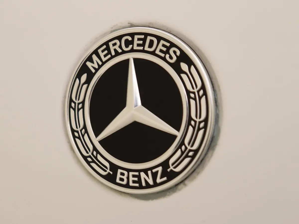 400e 4MATIC AMG Line / Premium Plus/ 43 AMG Uitgevoerd/ AIRMATIC/ Achterasbesturing/ Burmester/ Winter Pack/ Rijassistentiepakket/ El. Trekhaak/ Zéér compleet!