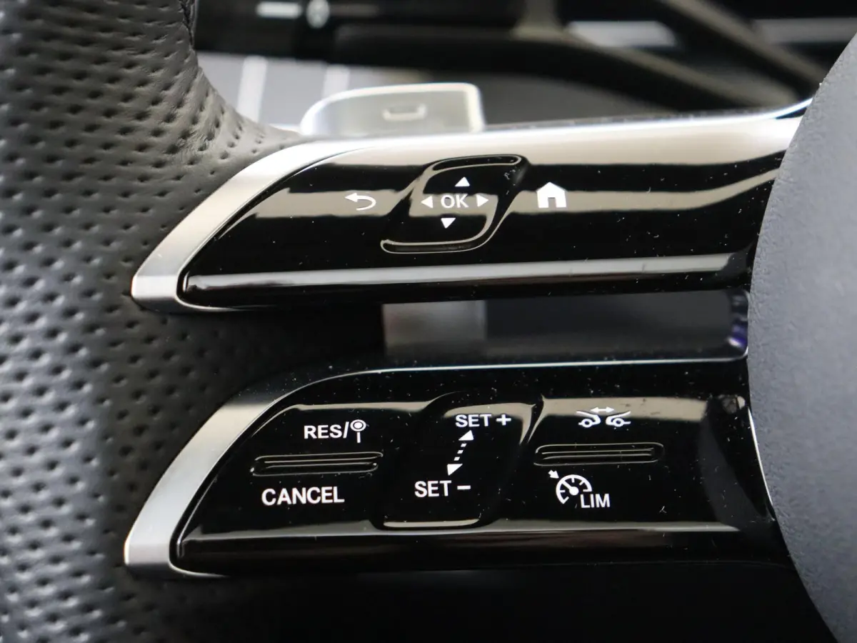 400e 4MATIC AMG Line / Premium Plus/ 43 AMG Uitgevoerd/ AIRMATIC/ Achterasbesturing/ Burmester/ Winter Pack/ Rijassistentiepakket/ El. Trekhaak/ Zéér compleet!