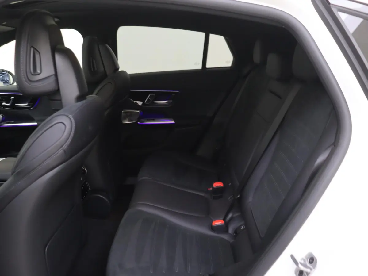 400e 4MATIC AMG Line / Premium Plus/ 43 AMG Uitgevoerd/ AIRMATIC/ Achterasbesturing/ Burmester/ Winter Pack/ Rijassistentiepakket/ El. Trekhaak/ Zéér compleet!