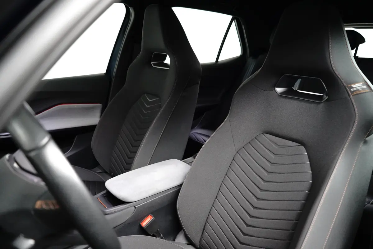 Essential 62 kWh | Carplay | Camera | Adaptive Cruise | 18" | Keyless | Stuurverwarming | Parkeerhulp V+A