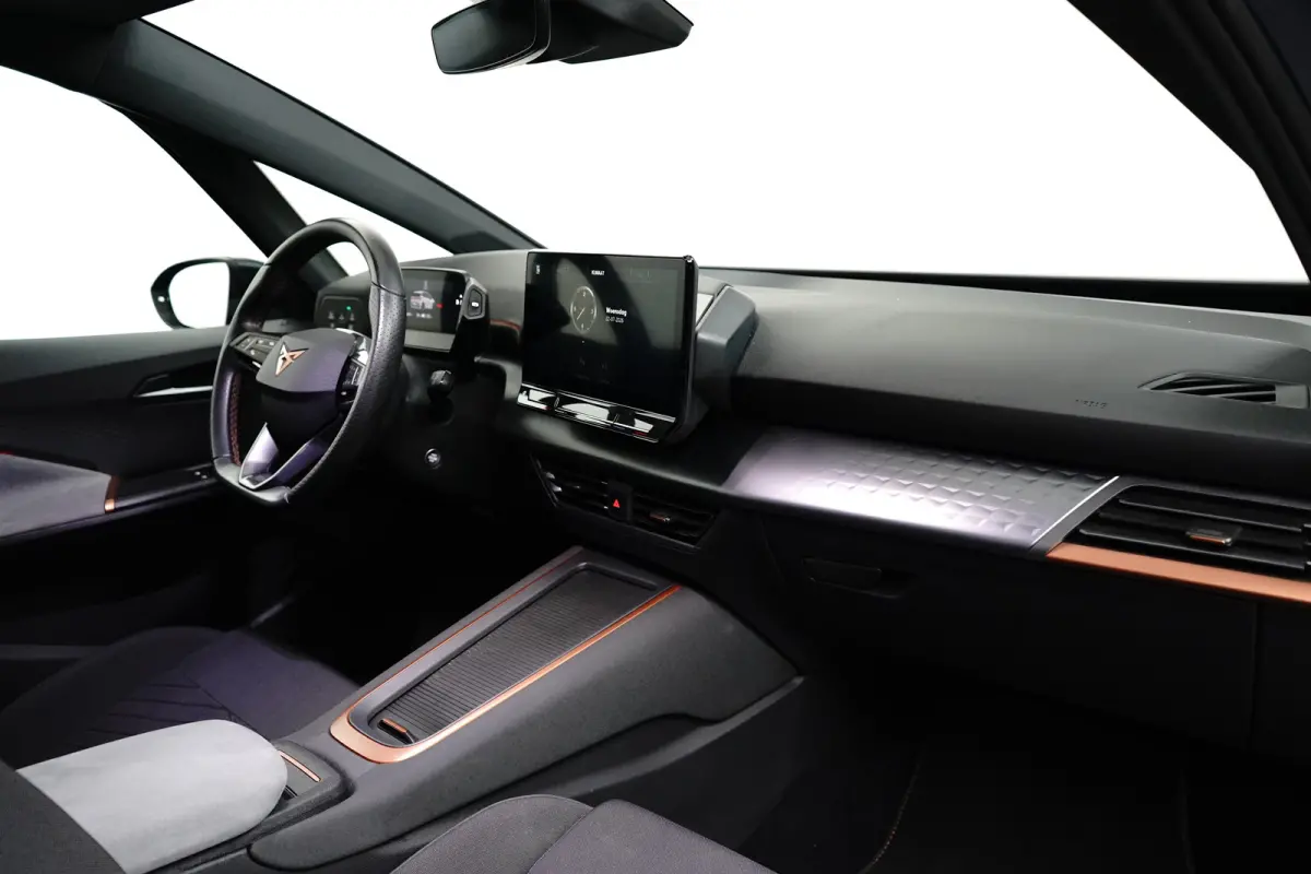 Essential 62 kWh | Carplay | Camera | Adaptive Cruise | 18" | Keyless | Stuurverwarming | Parkeerhulp V+A