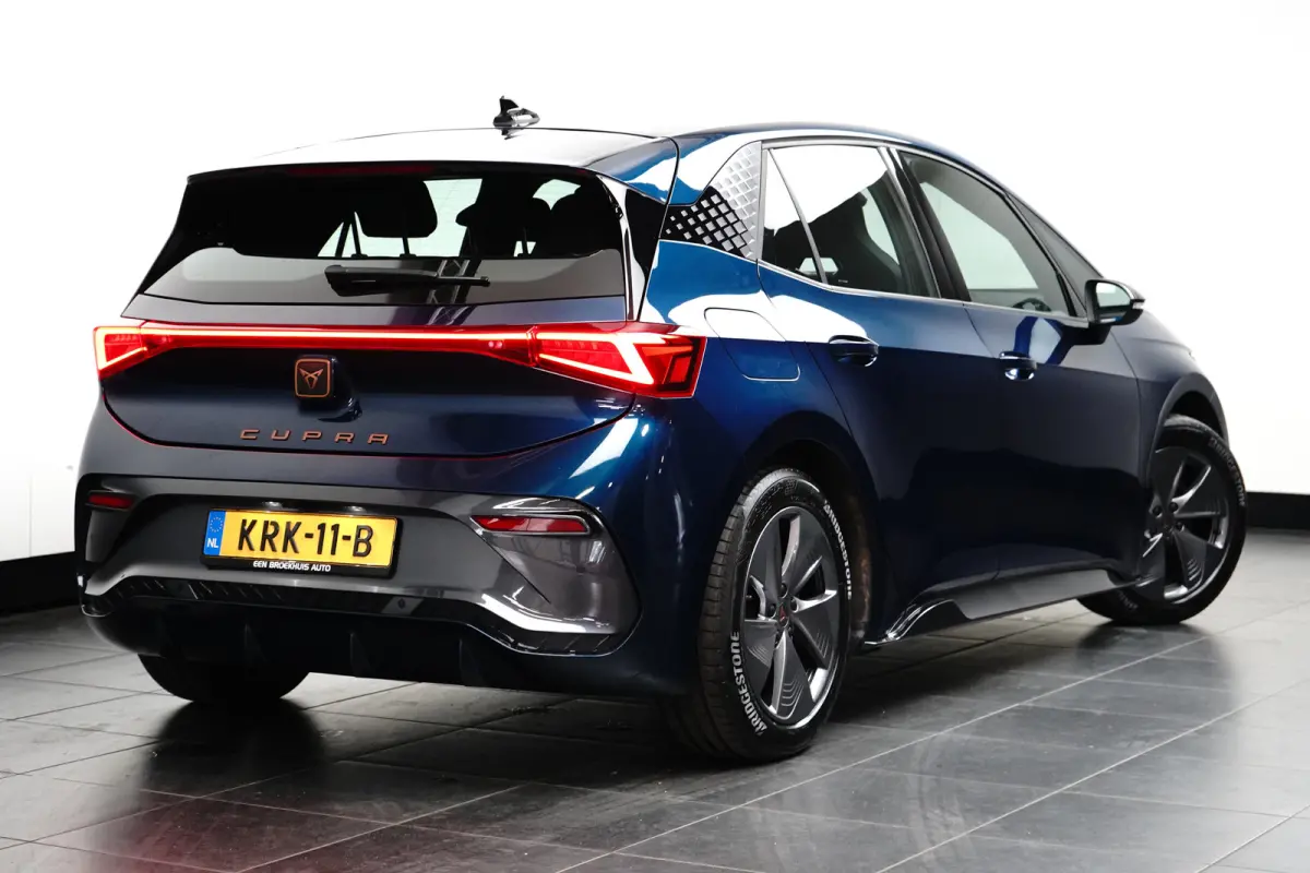 Essential 62 kWh | Carplay | Camera | Adaptive Cruise | 18" | Keyless | Stuurverwarming | Parkeerhulp V+A