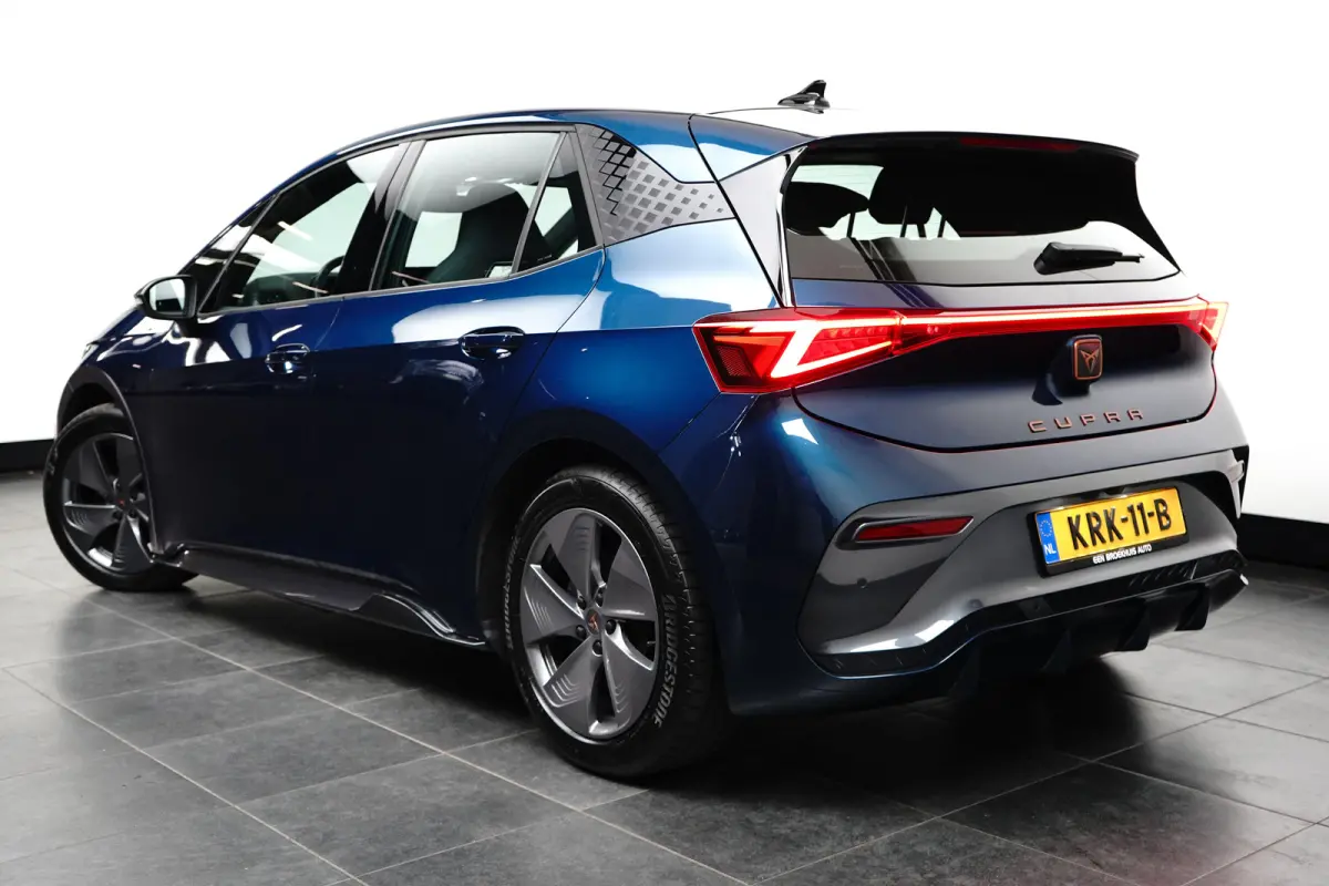 Essential 62 kWh | Carplay | Camera | Adaptive Cruise | 18" | Keyless | Stuurverwarming | Parkeerhulp V+A