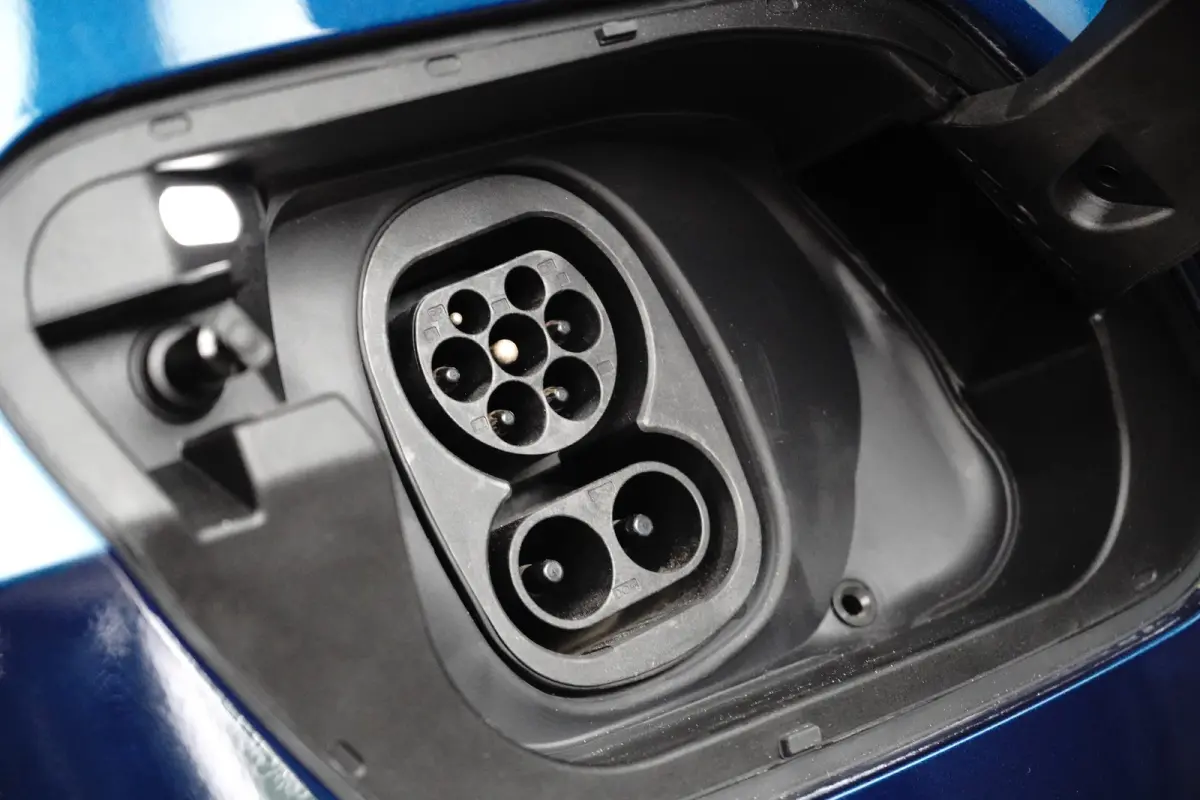 Essential 62 kWh | Carplay | Camera | Adaptive Cruise | 18" | Keyless | Stuurverwarming | Parkeerhulp V+A