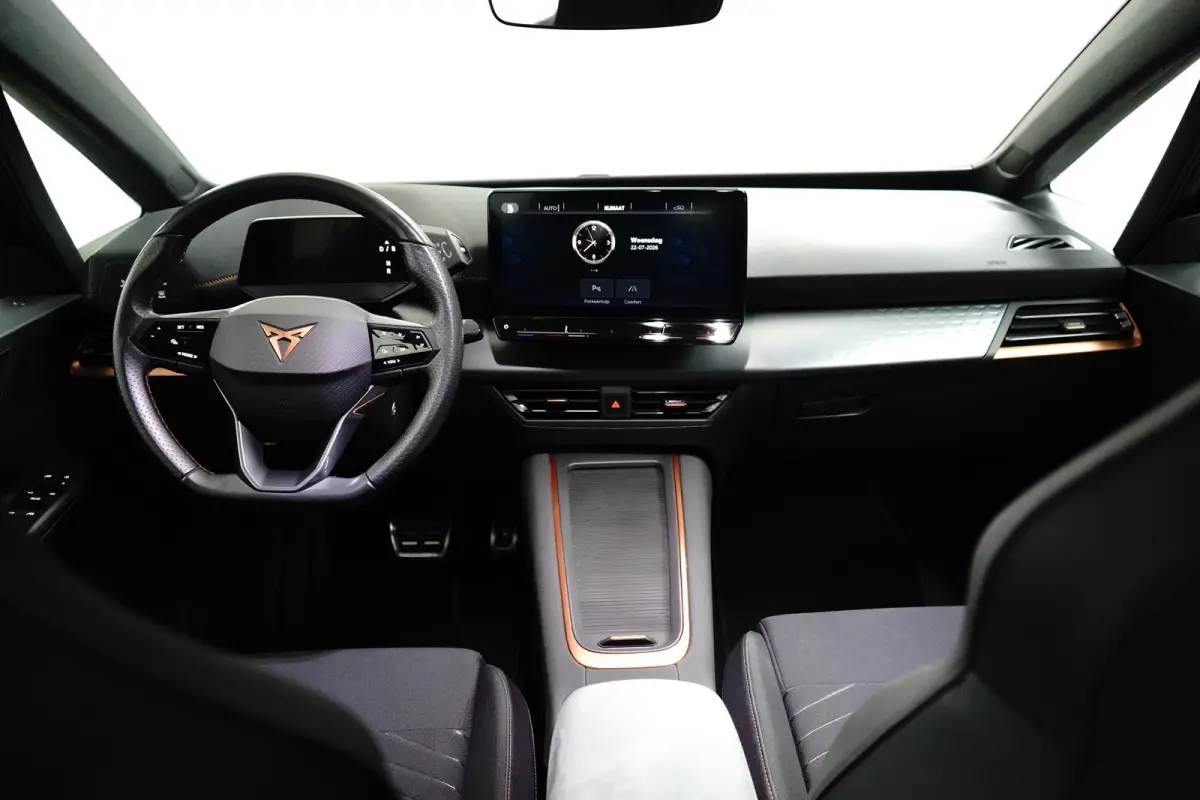 Essential 62 kWh | Carplay | Camera | Adaptive Cruise | 18" | Keyless | Stuurverwarming | Parkeerhulp V+A