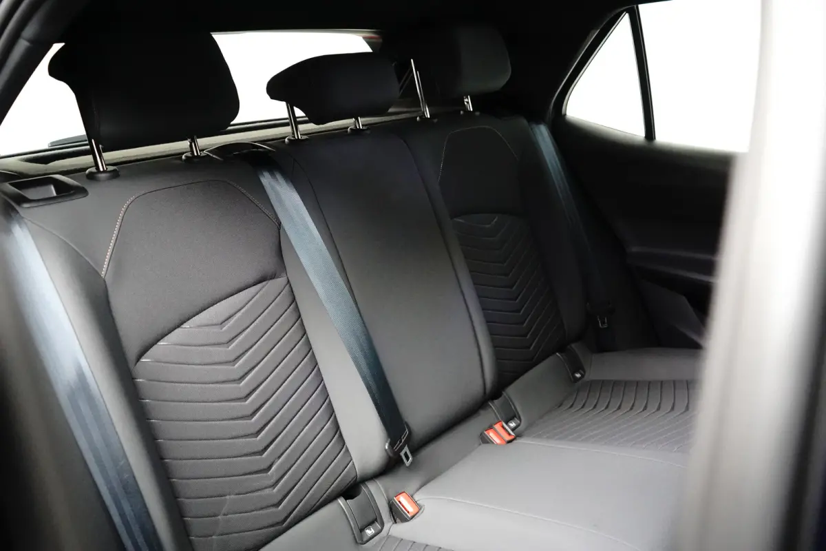 Essential 62 kWh | Carplay | Camera | Adaptive Cruise | 18" | Keyless | Stuurverwarming | Parkeerhulp V+A