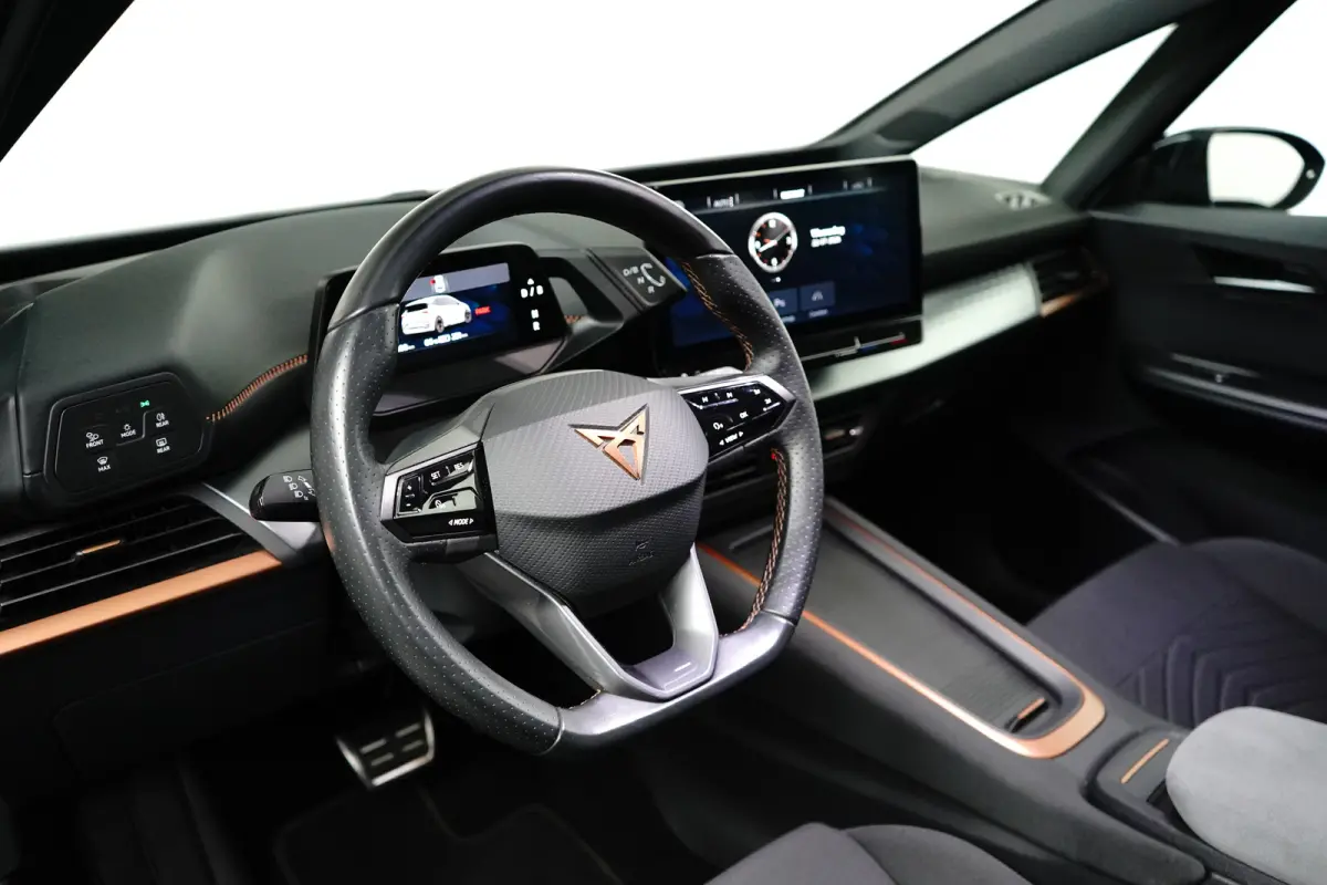 Essential 62 kWh | Carplay | Camera | Adaptive Cruise | 18" | Keyless | Stuurverwarming | Parkeerhulp V+A