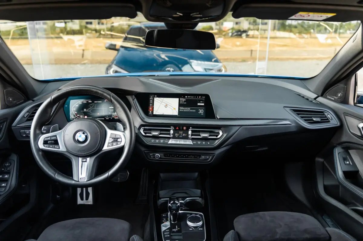M135i xDrive High Executive Pano HUD HK Vol