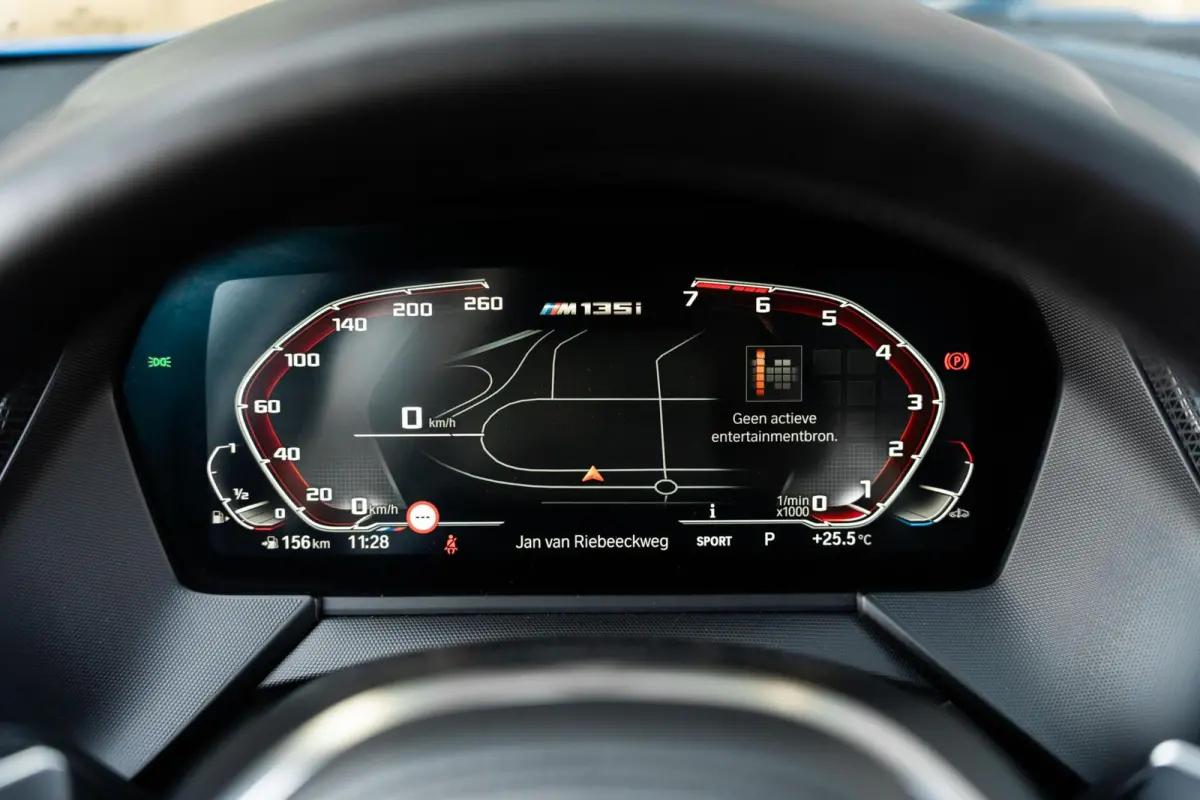 M135i xDrive High Executive Pano HUD HK Vol