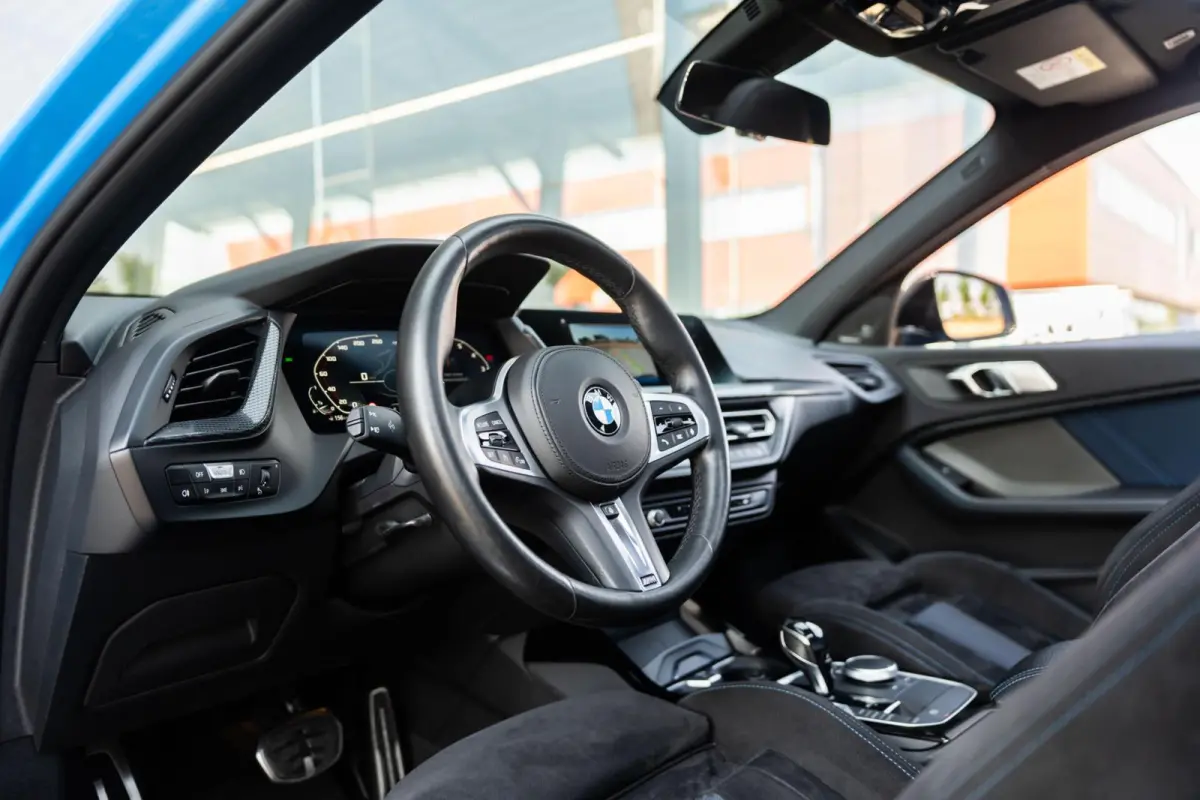 M135i xDrive High Executive Pano HUD HK Vol