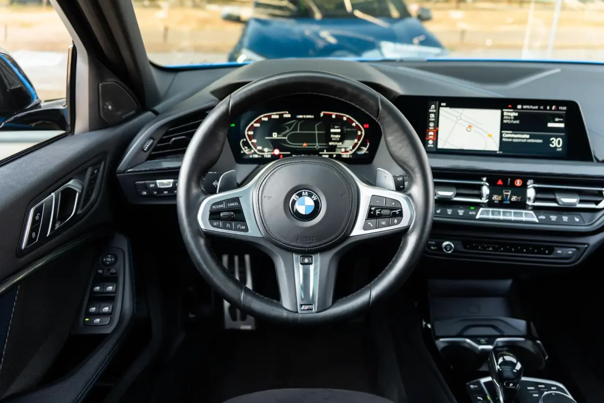 M135i xDrive High Executive Pano HUD HK Vol