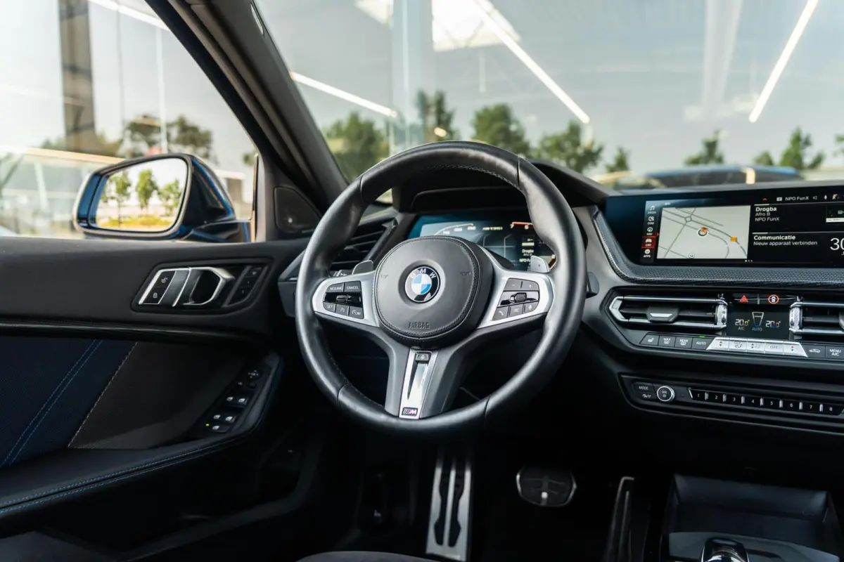 M135i xDrive High Executive Pano HUD HK Vol