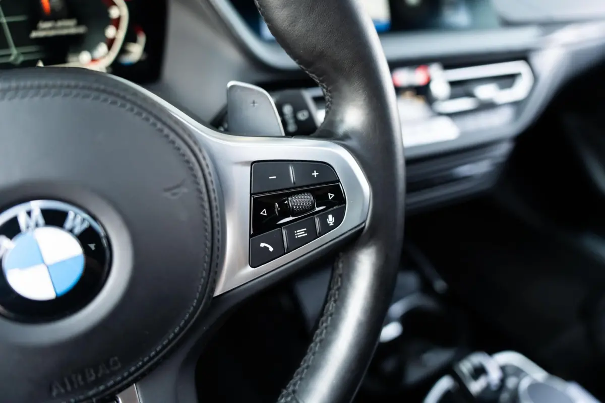 M135i xDrive High Executive Pano HUD HK Vol