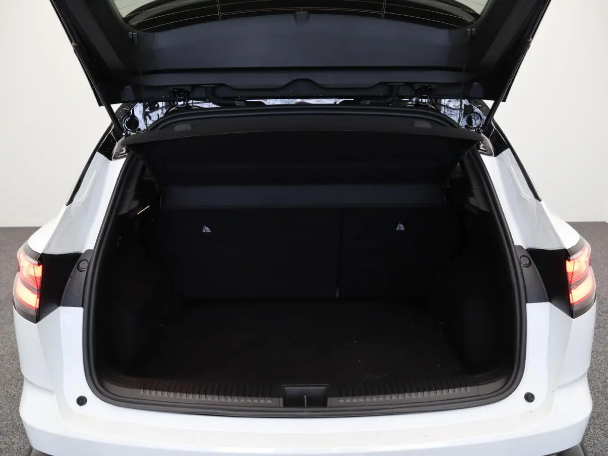E-Tech full hybrid 200pk techno | Nieuw model | 20" lichtmetalen velgen | All season banden |