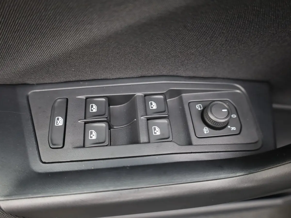 1.0 TSI Life Business | Stoelverwarming | Allseason banden | Prijs Rijklaar!!