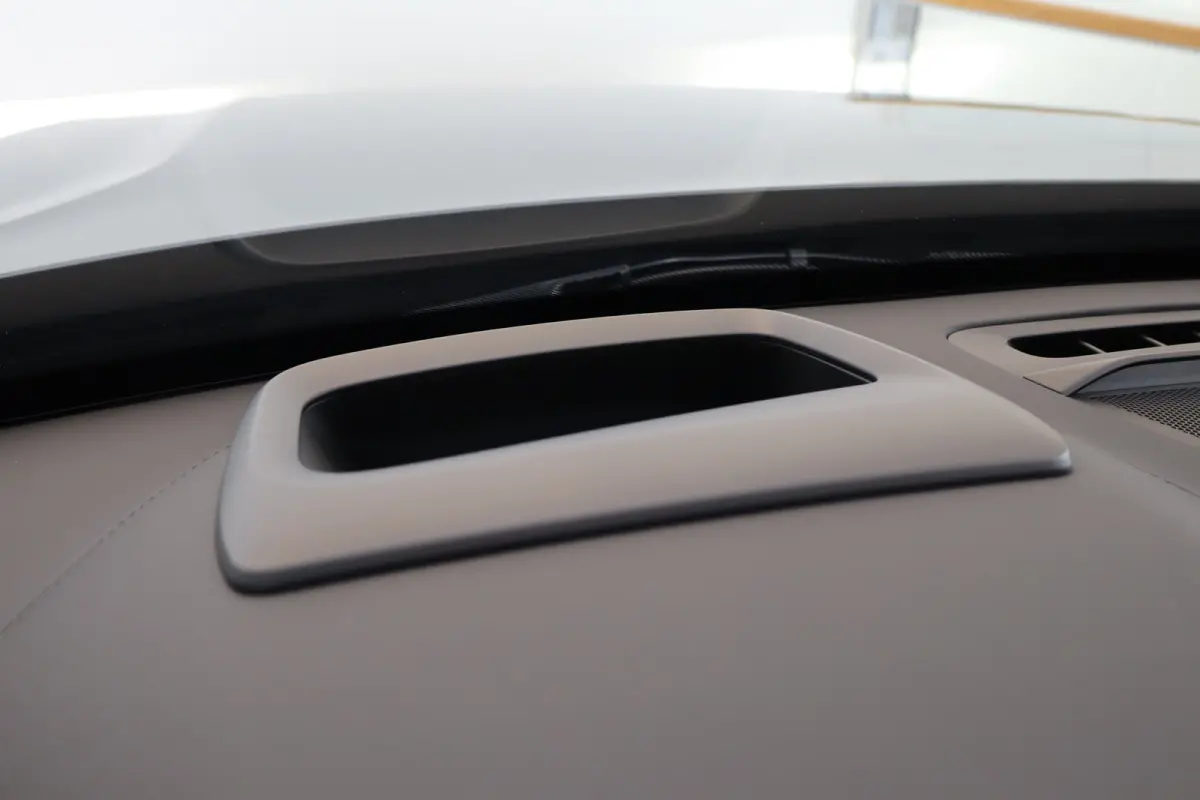 HEICO T8 406PK AWD Ultra Dark Executive | B&W | 22" | Luchtvering | Massage/ventilatie | Alu inleg
