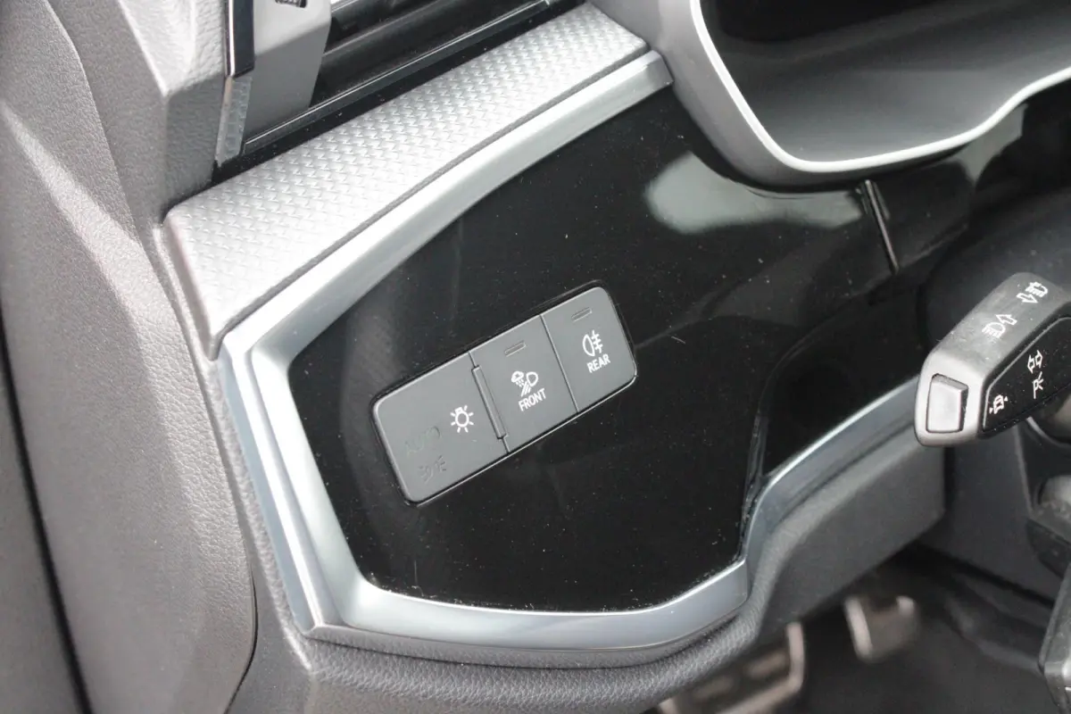 35 TFSI 150PK AUTOMAAT S EDITION | DRAADLOZE APPLE CARPLAY/ANDROID AUTO | ACHTERUITRIJ CAMERA | DODEHOEK DETECTIE | PARKEERSENSOREN VOOR + ACHTER | VIRTUAL COCKPIT | STOEL VERWARMING | ELEKT