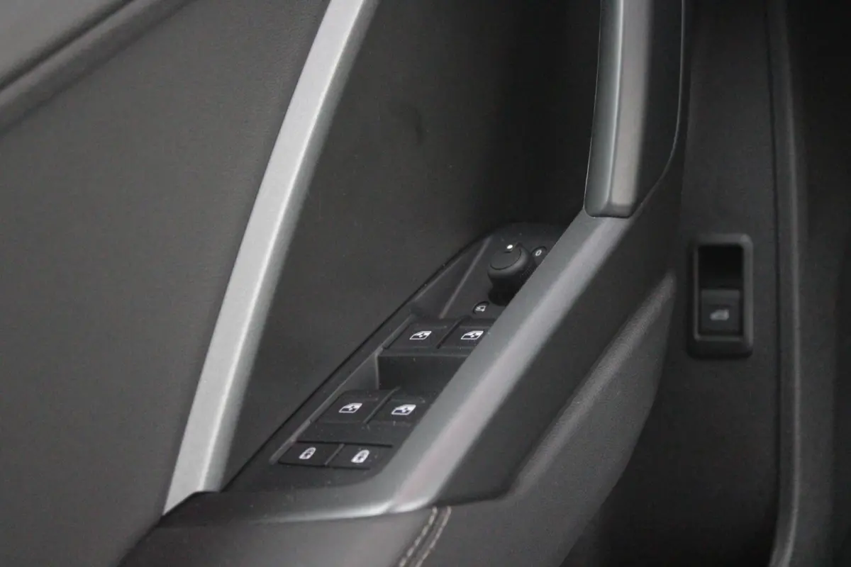 35 TFSI 150PK AUTOMAAT S EDITION | DRAADLOZE APPLE CARPLAY/ANDROID AUTO | ACHTERUITRIJ CAMERA | DODEHOEK DETECTIE | PARKEERSENSOREN VOOR + ACHTER | VIRTUAL COCKPIT | STOEL VERWARMING | ELEKT