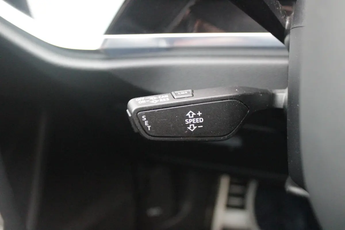 35 TFSI 150PK AUTOMAAT S EDITION | DRAADLOZE APPLE CARPLAY/ANDROID AUTO | ACHTERUITRIJ CAMERA | DODEHOEK DETECTIE | PARKEERSENSOREN VOOR + ACHTER | VIRTUAL COCKPIT | STOEL VERWARMING | ELEKT
