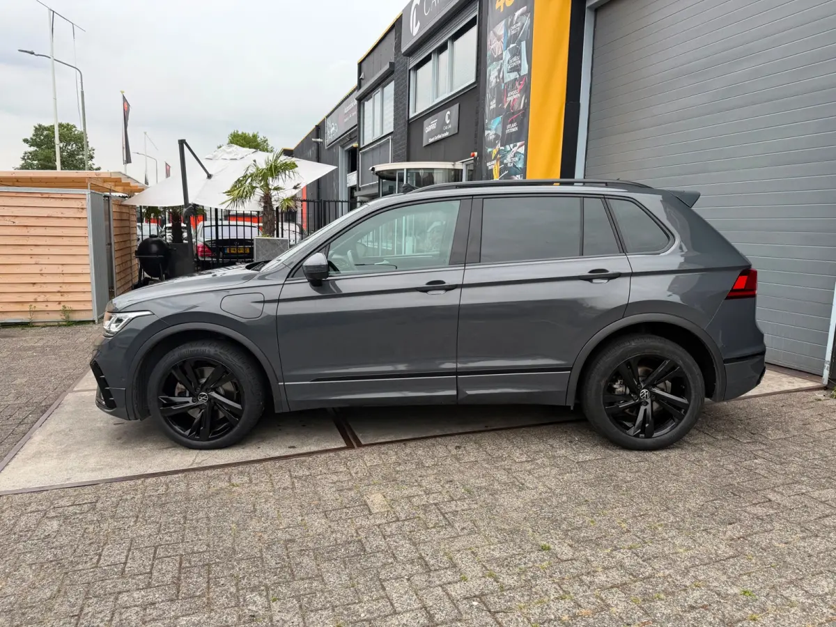 1.4 TSI eHybrid R-Line Black edition | IQ | 360 | keyless | Pano| Head up | Carplay | Half leder/alcantara
