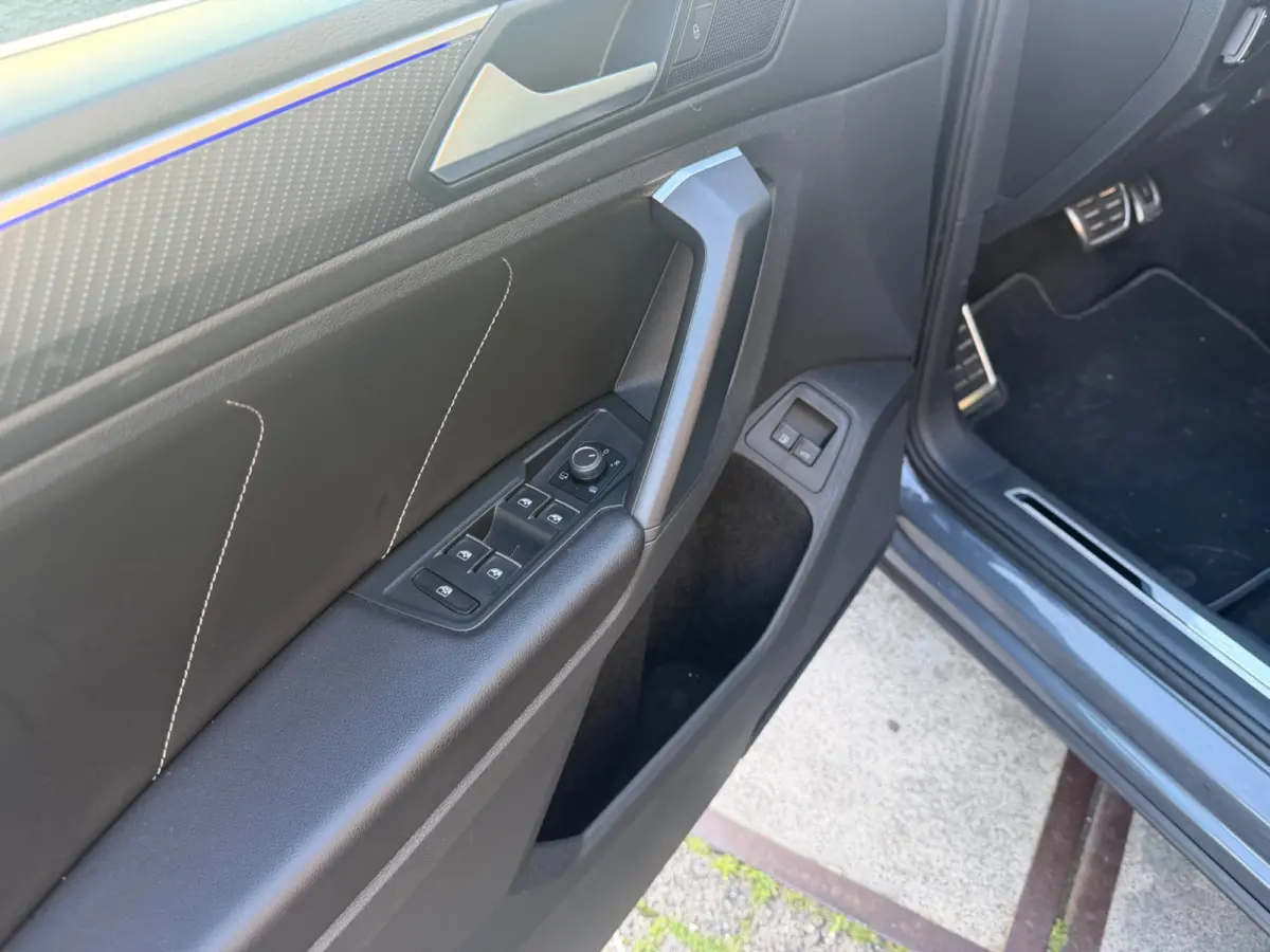 1.4 TSI eHybrid R-Line Black edition | IQ | 360 | keyless | Pano| Head up | Carplay | Half leder/alcantara
