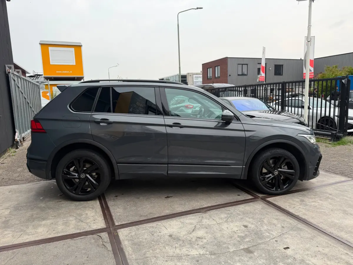 1.4 TSI eHybrid R-Line Black edition | IQ | 360 | keyless | Pano| Head up | Carplay | Half leder/alcantara