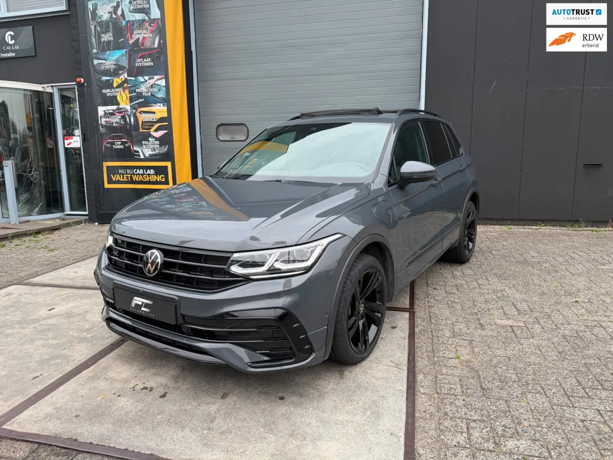 1.4 TSI eHybrid R-Line Black edition | IQ | 360 | keyless | Pano| Head up | Carplay | Half leder/alcantara