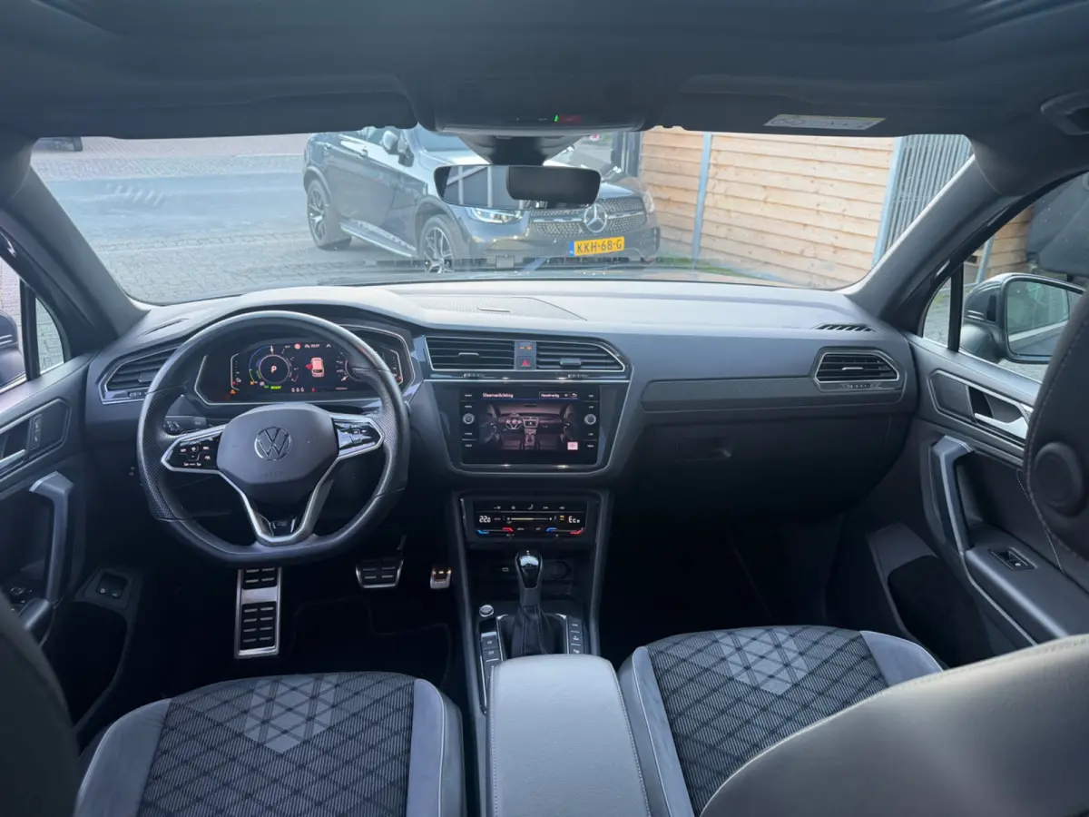 1.4 TSI eHybrid R-Line Black edition | IQ | 360 | keyless | Pano| Head up | Carplay | Half leder/alcantara