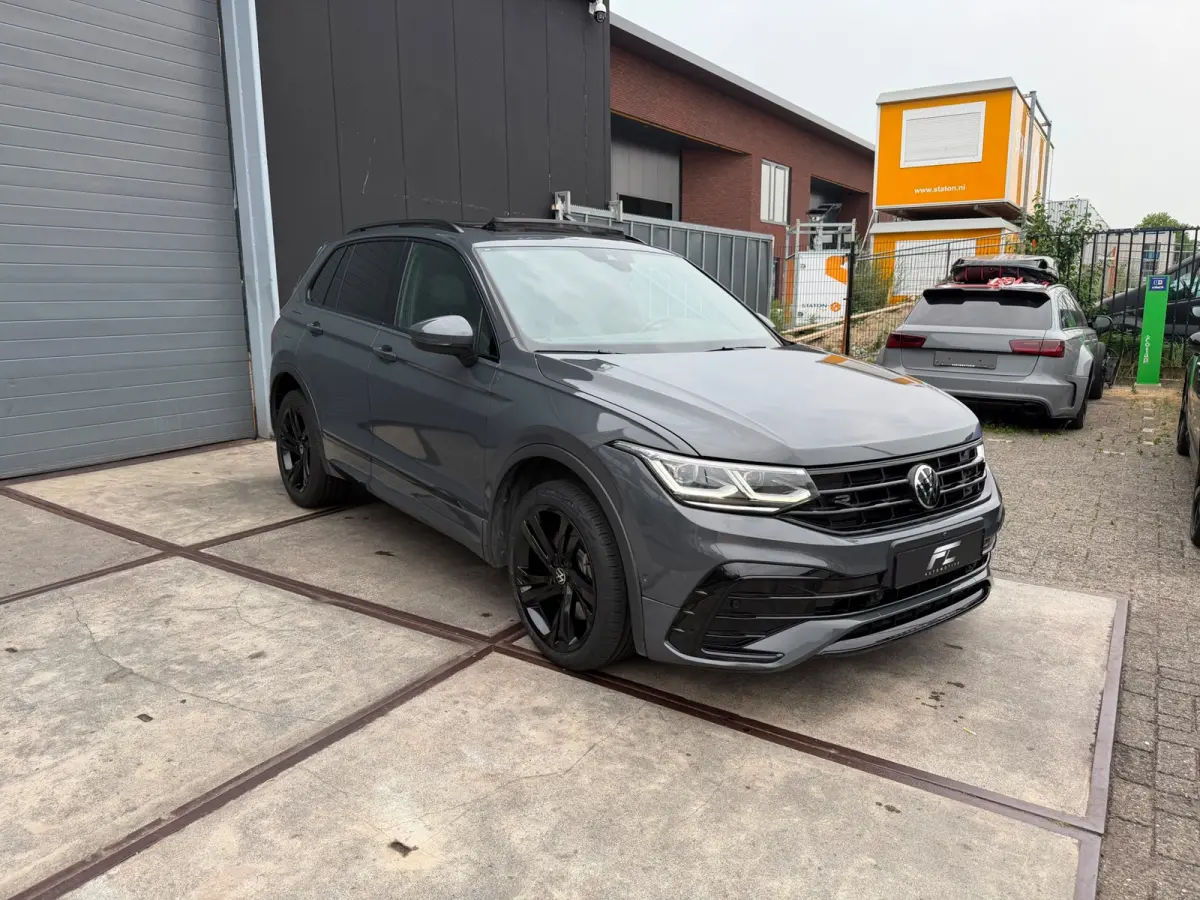 1.4 TSI eHybrid R-Line Black edition | IQ | 360 | keyless | Pano| Head up | Carplay | Half leder/alcantara
