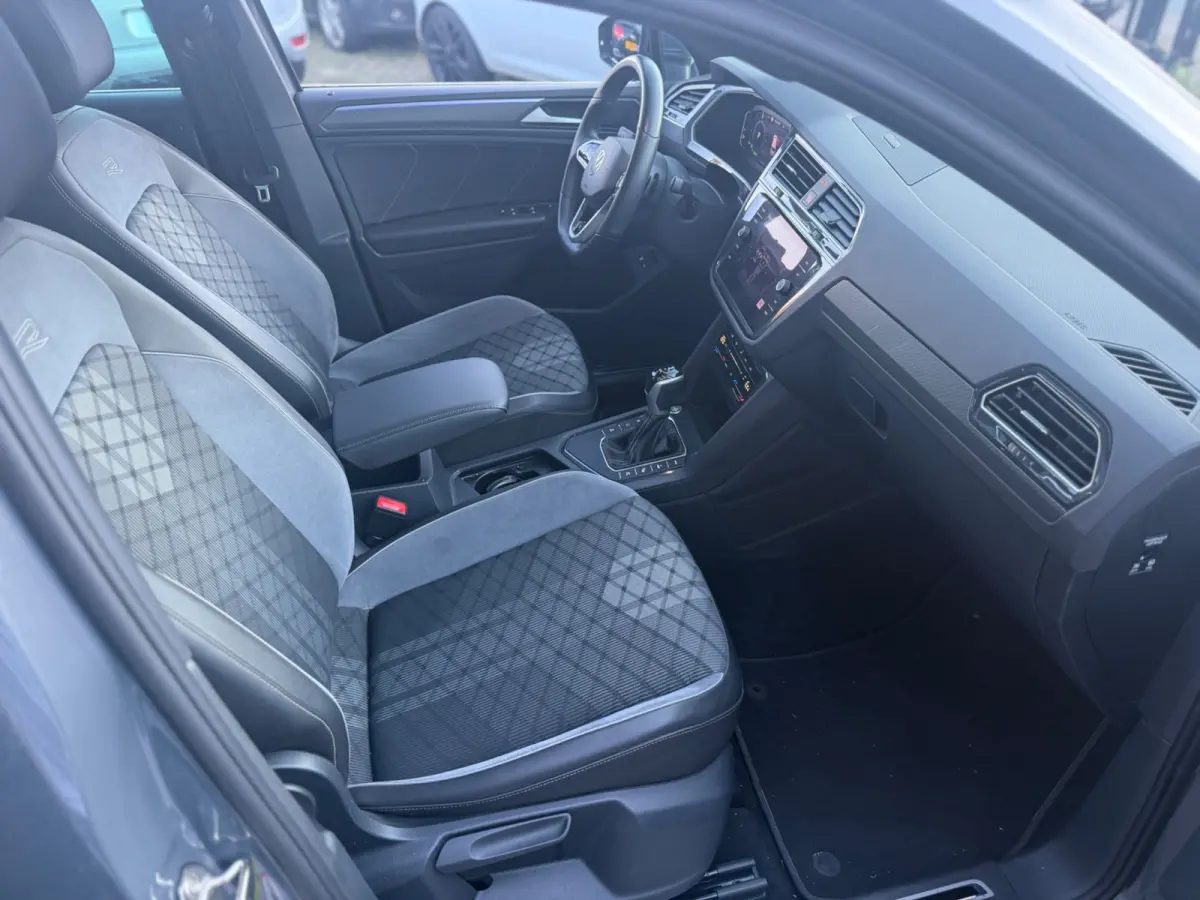 1.4 TSI eHybrid R-Line Black edition | IQ | 360 | keyless | Pano| Head up | Carplay | Half leder/alcantara