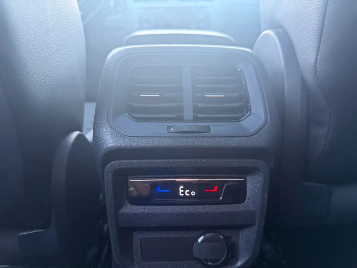 1.4 TSI eHybrid R-Line Black edition | IQ | 360 | keyless | Pano| Head up | Carplay | Half leder/alcantara