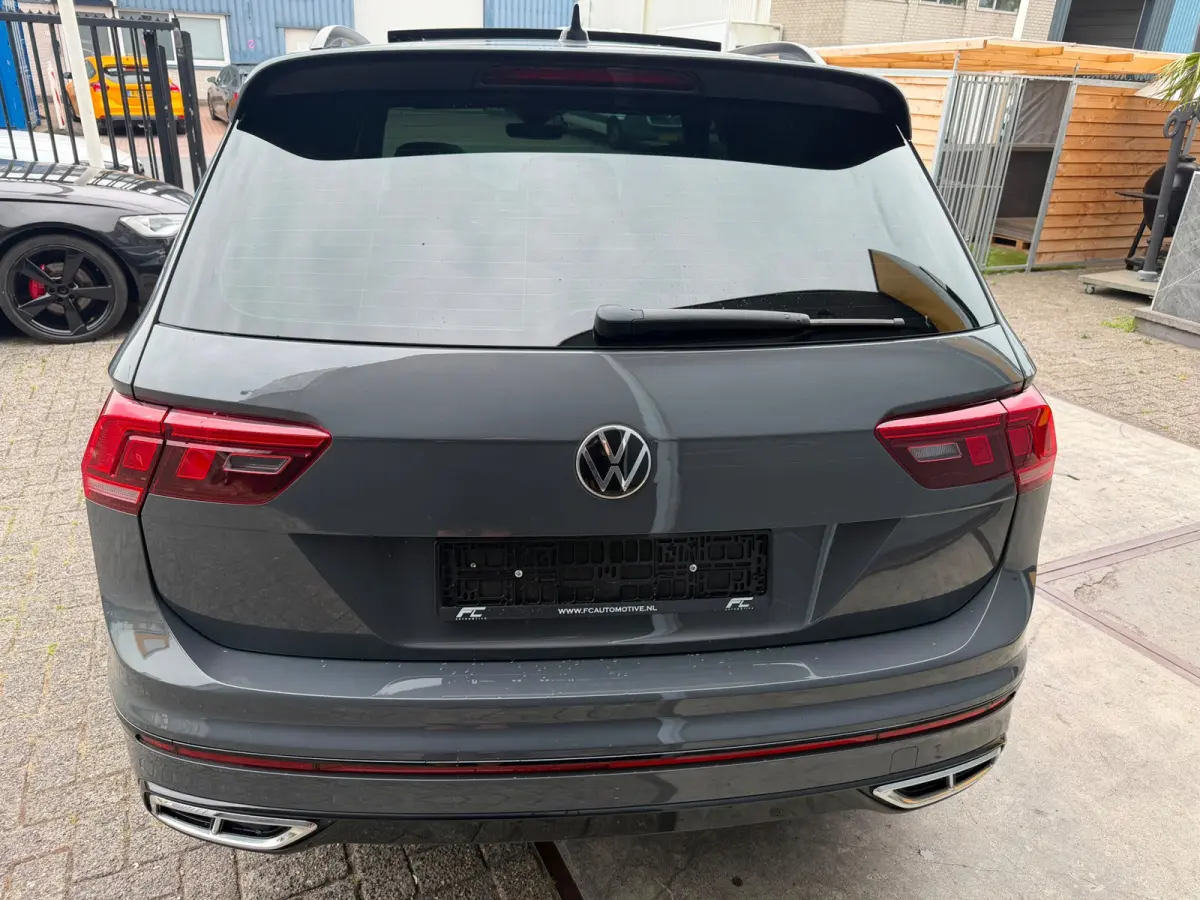1.4 TSI eHybrid R-Line Black edition | IQ | 360 | keyless | Pano| Head up | Carplay | Half leder/alcantara