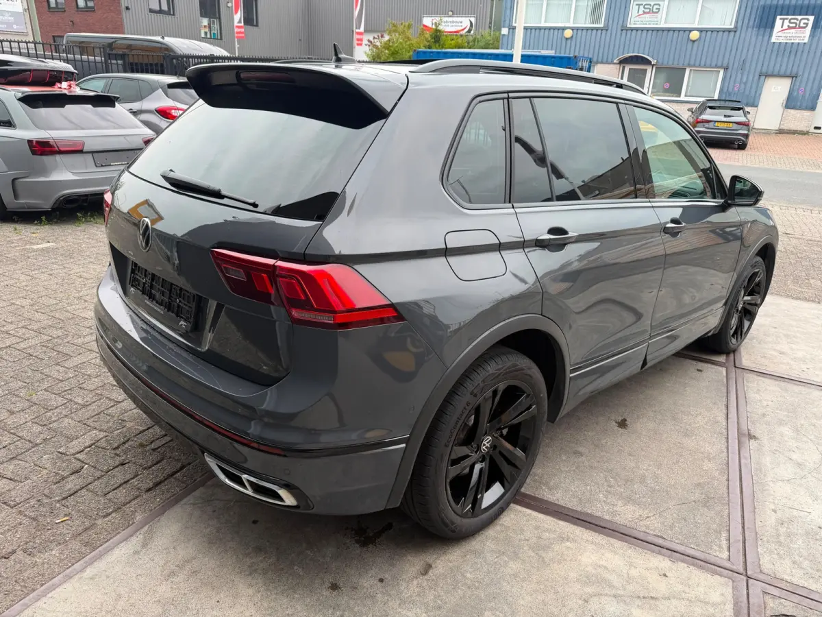 1.4 TSI eHybrid R-Line Black edition | IQ | 360 | keyless | Pano| Head up | Carplay | Half leder/alcantara