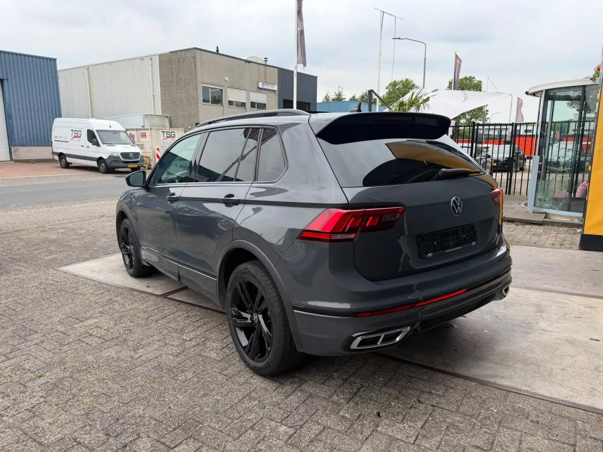 1.4 TSI eHybrid R-Line Black edition | IQ | 360 | keyless | Pano| Head up | Carplay | Half leder/alcantara