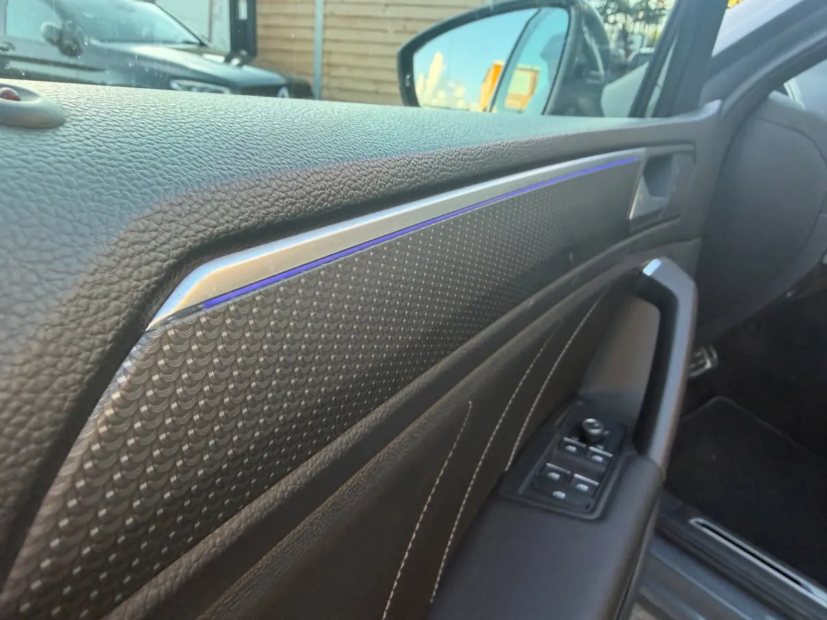 1.4 TSI eHybrid R-Line Black edition | IQ | 360 | keyless | Pano| Head up | Carplay | Half leder/alcantara