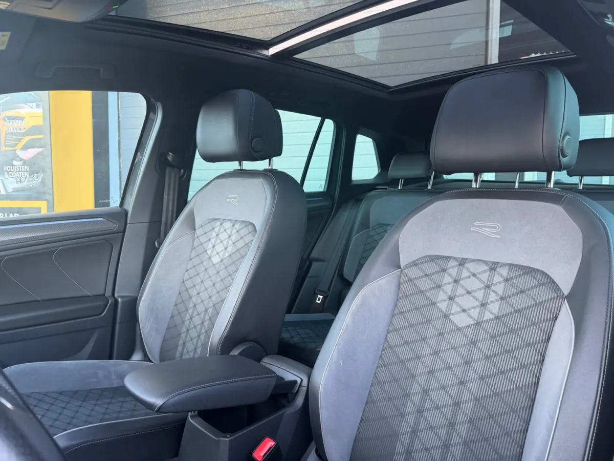 1.4 TSI eHybrid R-Line Black edition | IQ | 360 | keyless | Pano| Head up | Carplay | Half leder/alcantara