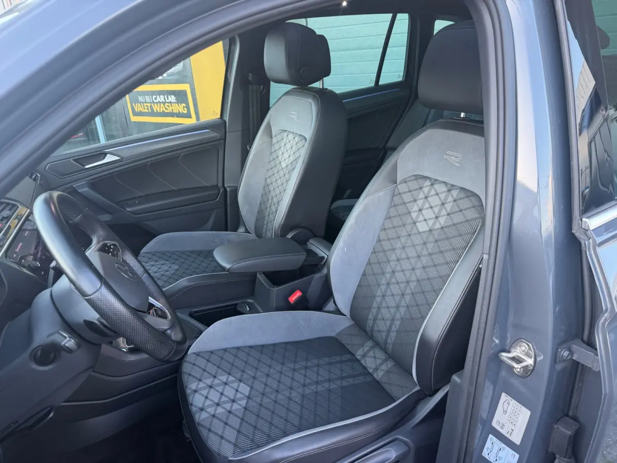 1.4 TSI eHybrid R-Line Black edition | IQ | 360 | keyless | Pano| Head up | Carplay | Half leder/alcantara